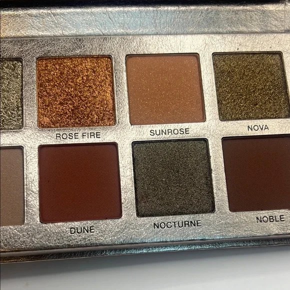 Anastasia Beverly Hills Rose Metals Eyeshadow Palette - Picture 9 of 13